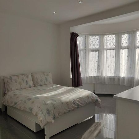Stunning Double Room in Harrow London Eksteriør bilde