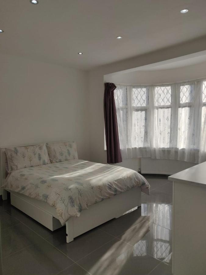 Stunning Double Room in Harrow London Eksteriør bilde